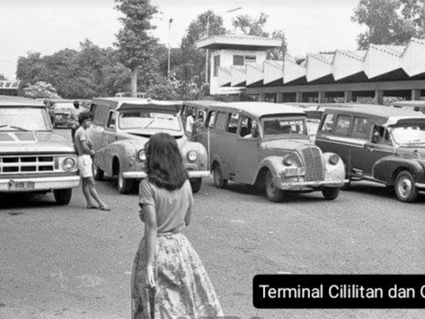 Nostalgic Old Photos of Terminals in Indonesia in the 70s, The Vintage Bus Designs are Eye-Catching