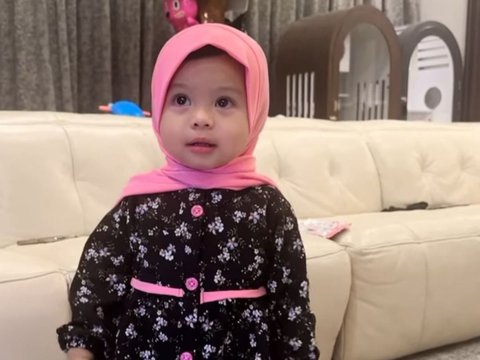 Potret Lucu Ameena Anak Atta Halilintar dan Aurel Belajar Salat, Gemesin Banget!