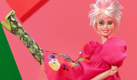 Barbie sebagai sebuah entitas, tidak akan lekang oleh waktu, atau setidaknya itulah yang disampaikan oleh film tersebut kepada penontonnya.<br>