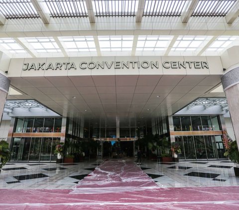 Lobi Gedung Jakarta Convention Center (JCC) di Senayan juga terlihat sudah siap menyambut kedatangan tamu VVIP jelang Konferensi Tingkat Tinggi (KTT) ke-43 ASEAN 2023 di Jakarta, Senin (4/9/2023).