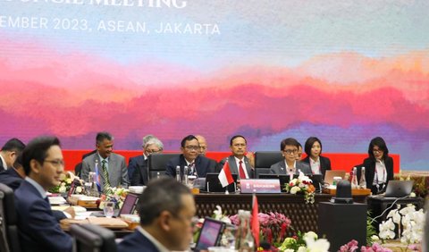 Selain TPPO, menurut Mahfud, ASEAN juga perlu memperkuat kerjasama pemberantasan kejahatan transnasional lain.
