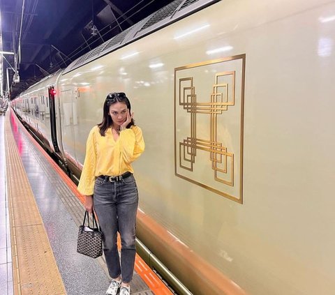 Potret Luna Maya Naik Kereta Mewah Super Nyaman di Jepang,  Ayu Dewi 'Si Paling Sat Set'