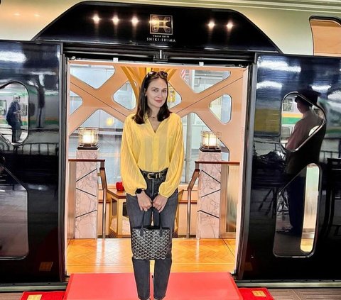 Potret Luna Maya Naik Kereta Mewah Super Nyaman di Jepang,  Ayu Dewi 'Si Paling Sat Set'