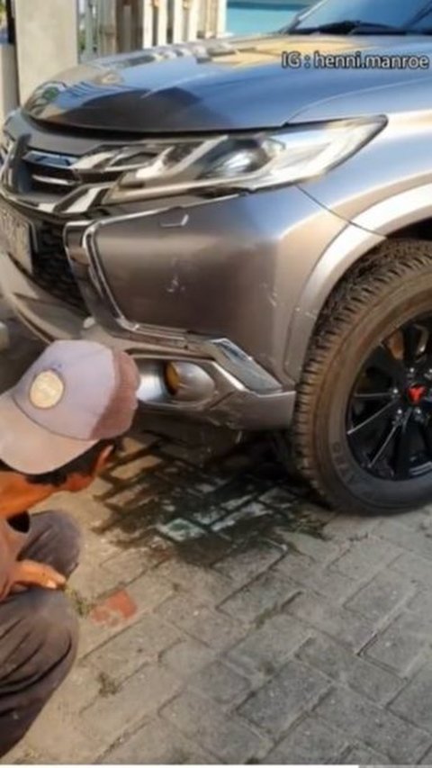 Pria Tua Ini Berlutut Mohon Maaf Usai Tabrak Pajero, Sikap Pemilik Mobil yang Cari Korbannya Jadi Sorotan