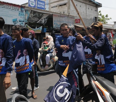 Aksi pencopotan dan pembakaran terhadap atribut Partai NasDem dan kaos bergambar Anies Baswedan ini dilakukan sebagai bentuk kekecewaan mereka atas pencalonan Anies-Cak Imin di Pemilu 2024.