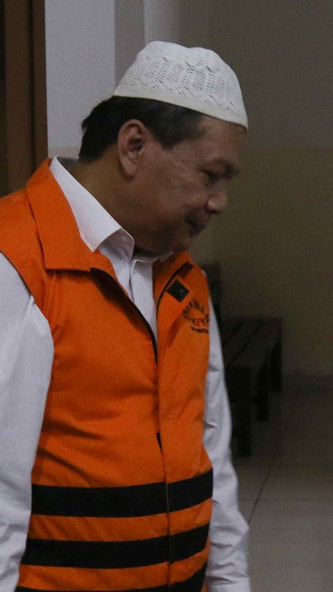 Bambang Kayun Panji Sugiharto merupakan terdakwa kasus suap untuk pengurusan perkara pemalsuan surat dalam perebutan hak waris perusahaan kapal, PT Aria Citra Mulia.<br>