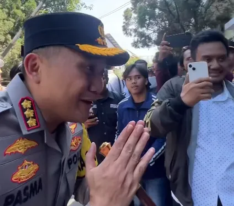 Kapolres Surabaya Dipeluk Gembira Siswa SMK Prapanca 2 Usai Penyegelan Sekolah Dibuka Kembali