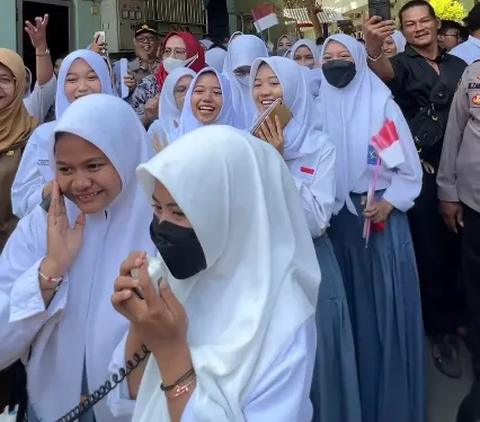 Kapolres Surabaya Dipeluk Gembira Siswa SMK Prapanca 2 Usai Penyegelan Sekolah Dibuka Kembali