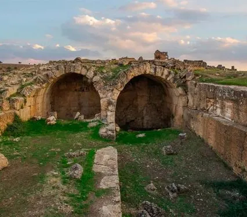 Bangunan Besar Tersembunyi di Bawah Fondasi Kastil Kuno Romawi, Bisa Tampung Sampai 10.000 Orang