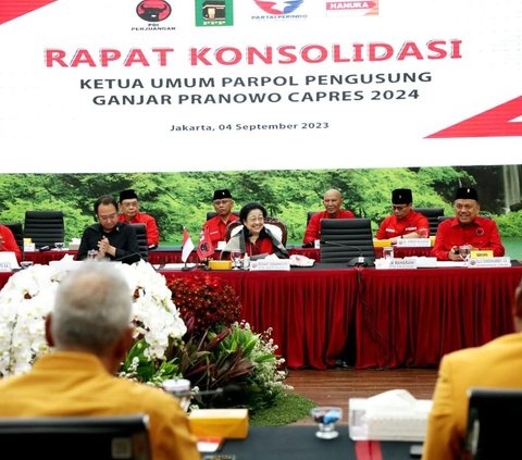 Ketua Umum PDI Perjuangan Megawati Soekarnoputri mengumpulkan ketua umum partai pendukung Ganjar Pranowo di Kantor PDIP, Jakarta, Senin (4/9). 