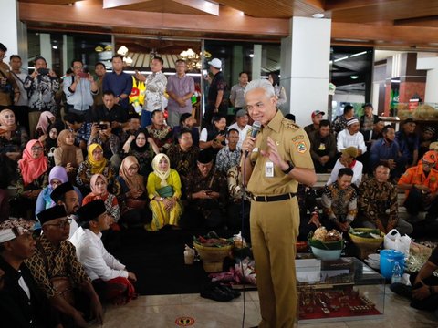 Digeruduk Petani hingga Seniman, Ganjar Kenang Romantisme Gotong Royong Membangun Jateng