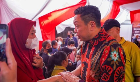 Wakil Ketua Komisi IX DPR Charles Honoris mengungkap kasus warga Jakarta yang menjadi korban perdagangan orang di Malaysia. 