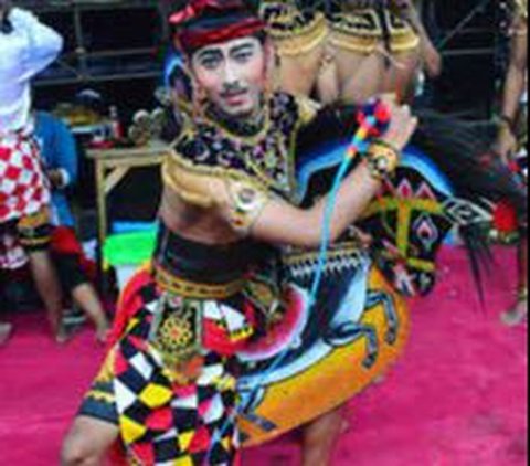 Kesenian jaranan pegon ditetapkan sebagai warisan budaya tak benda (WBTB) nasional pada Kamis (31/8/2023). Kesenian ini jadi satu dari 12 karya  budaya asal Jawa Timur yang diusulkan jadi WBTB oleh Disbudpar setempat.