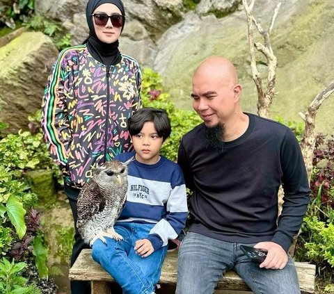 Momen Ahmad Dhani Cium Bibir Mulan Jameela, Tulis Status Romantis