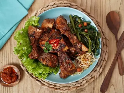 3. Resep Makanan Tradisional: Ayam Taliwang<br>