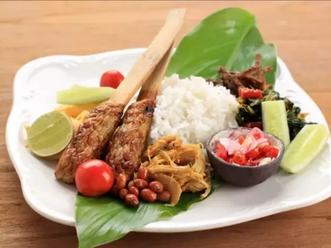 7. Resep Makanan Tradisional: Nasi Bali<br>