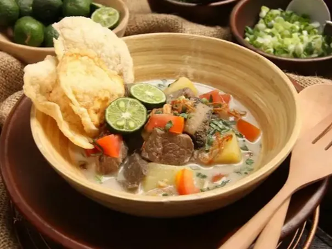 8. Resep Makanan Tradisional: Soto Betawi<br>