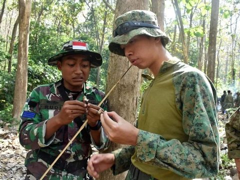 Prajurit Marinir Indonesia Kenalkan Cara Bertahan Hidup Di Hutan Kepada Angkatan Darat Jepang Dan Singapura