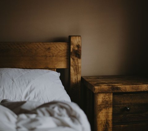 Transforming a Woven Bamboo Wall Bedroom into an Aesthetic, Minimal Material yet Super Comfortable Space