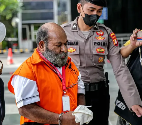 Lukas Enembe Diduga Sewa Jet Pribadi Pakai Anggaran Pemprov Papua