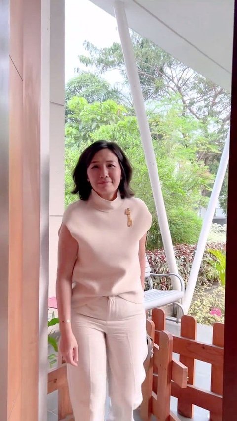 Veronica saat ini tidak hanya fokus pada yayasan yang dikelola, tetapi juga mengelola beberapa bisnis yang memerlukan pertemuan dan perhatiannya secara teratur.