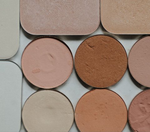 Beware of 5 Makeup Ingredients that Easily Trigger Acne