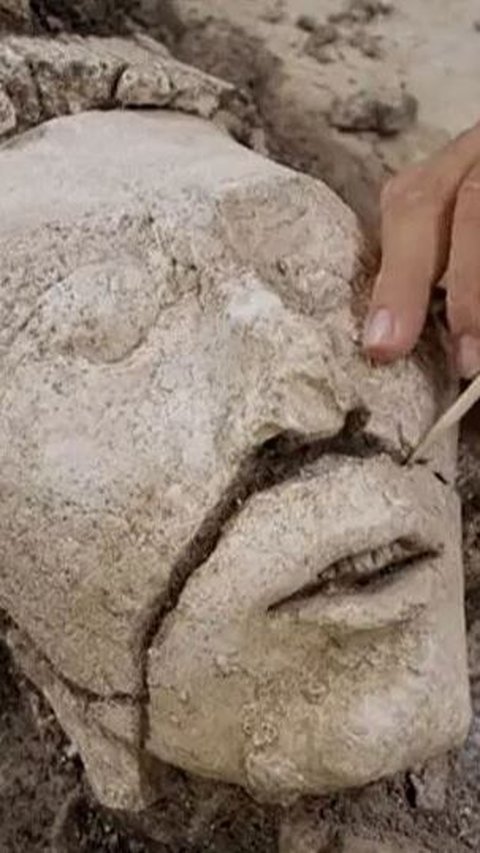 Patung Dewa Jagung Bangsa Maya Berusia 1300 Tahun Ditemukan dalam Kolam, Tersisa Hanya Kepalanya