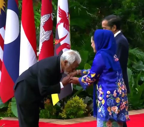 Momen PM Timor Leste Xanana Gusmao Cium Tangan Iriana Jokowi sampai Membungkuk