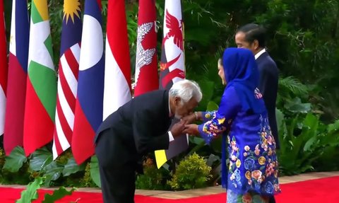 Momen PM Timor Leste Xanana Gusmao Cium Tangan Iriana Jokowi sampai Membungkuk