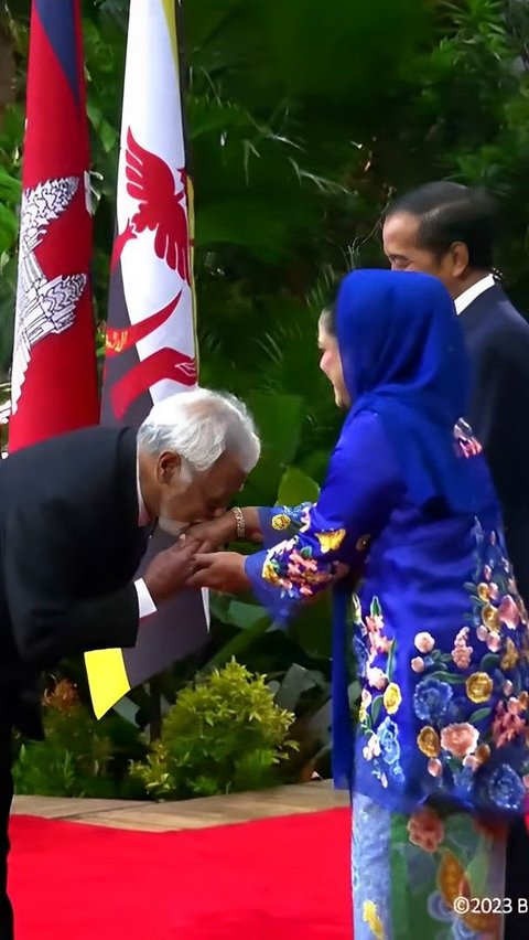 PM Timor Leste Xanana Kisses Iriana's Hand at ASEAN 2023 Summit, Jokowi's Expression Becomes the Highlight.