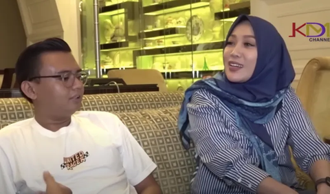 “Bawa cewek itu ada satu kebanggaan gitu loh a. Kalau pada waktu itu aa punya cewek pun bisa pada akhirnya saat ini bisa sama saya bangga gitu, loh,” jelas Diana.