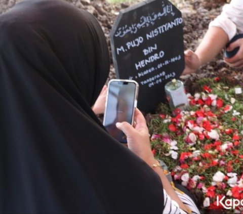 Momen Pilu Medina Zein Tak Bisa Hadiri Pemakaman Sang Ayah, Hanya Bisa Saksikan Lewat Video Call