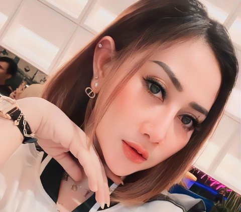 Portrait of Luluk Nuril, a TikTok Celebrity who went Viral after Scolding an Intern, Turns out to be a Police Officer's Wife!