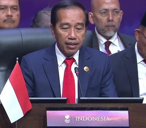 Buka Pleno KTT ASEAN, Jokowi Bicara Kapal Besar Berlayar di Tengah Badai