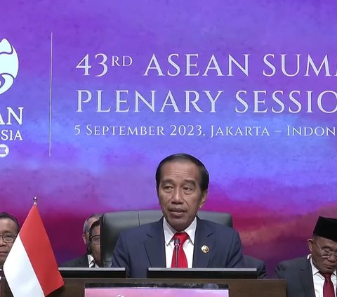 Buka Pleno KTT ASEAN, Jokowi Bicara Kapal Besar Berlayar di Tengah Badai