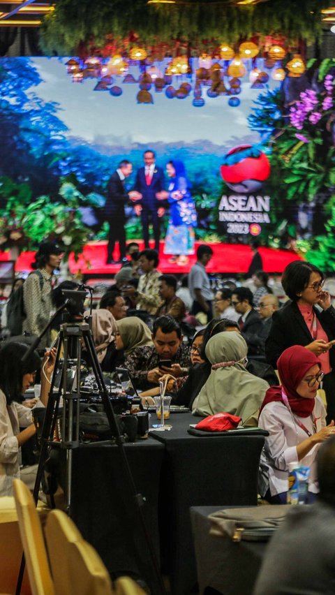 Menteri Komunikasi dan Informatika Republik Indonesia Budi Arie Setiadi menyampaikan, para jurnalis akan dimanjakan dengan sederet fasilitas yang disediakan di Media Center KTT ke-43 ASEAN.<br>