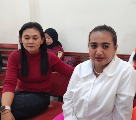 Lina Mukherjee, TikToker Makan Babi Membaca Basmalah Dituntut 2 Tahun Penjara dan Denda Rp250 Juta