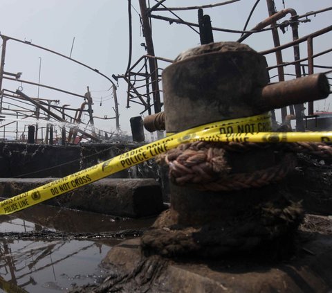 Sebanyak 10 kapal nelayan di dermaga barat Pelabuhan Perikanan Samudera Nizam Zachman Muara Baru, Jakarta Utara, ludes setelah terbakar pada Selasa (5/9/2023) dini hari. Pusat Laboratorium Forensik (Puslabfor) Polri pun akan dilibatkan guna mencari sumber api.