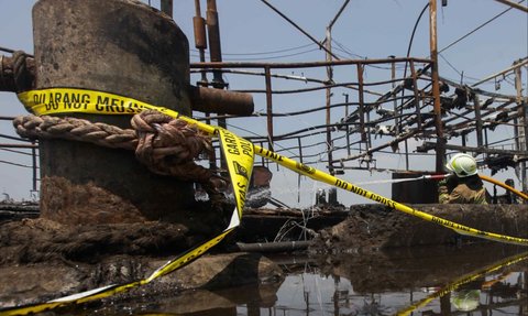 FOTO: Kondisi 10 Kapal Nelayan di Pelabuhan Muara Baru Ludes Terbakar