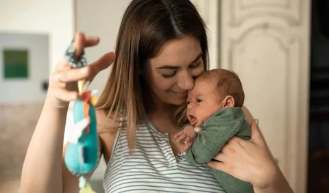 Tidak sedikit ibu yang mengalami stres pasca melahirkan atau yang disebut dengan baby blues syndrome.