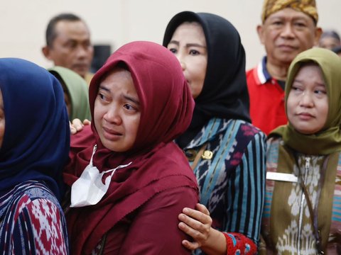 Momen Haru Ganjar dan Gus Yasin Berpelukan Erat saat Pamitan ke Warga Jateng