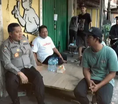 Jenderal Bintang Tiga Merakyat Nongkrong Bareng Montir di Bengkel Pinggir Jalan, Sampai Didoakan Jadi Kapolri