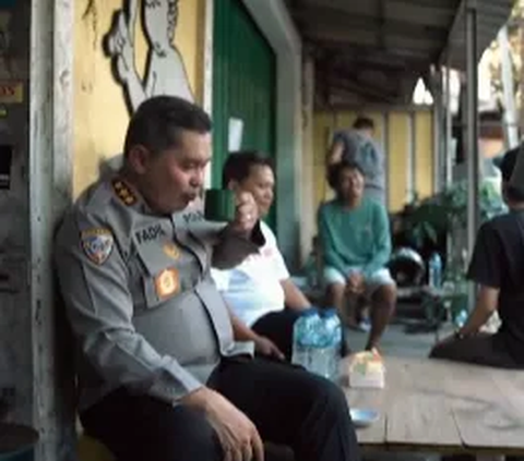 Jenderal Bintang Tiga Merakyat Nongkrong Bareng Montir di Bengkel Pinggir Jalan, Sampai Didoakan Jadi Kapolri