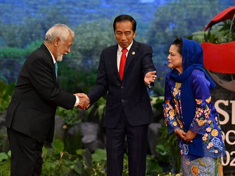 FOTO: Potret PM Timor Leste Xanana Gusmao Cium Tangan Iriana, Begini Reaksi Jokowi