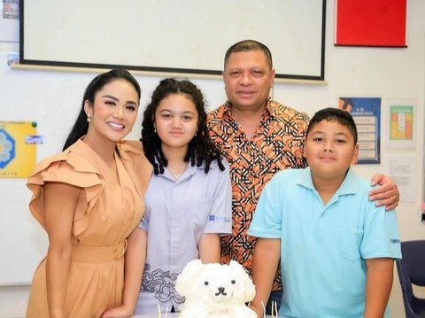 8 Foto Ulang Tahun Amora Lemos Ke-12, Dirayakan Bersama Teman Sekelas