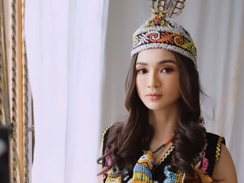 Artis Cantik Furry Citra Ternyata Berdarah Dayak, Pesonanya Luar Biasa Pakai Pakaian Adat