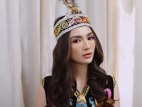 Artis Cantik Furry Citra Ternyata Berdarah Dayak, Pesonanya Luar Biasa Pakai Pakaian Adat