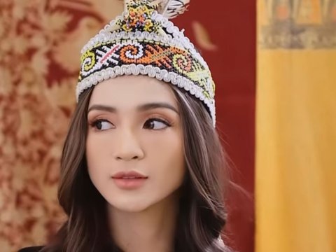 Artis Cantik Furry Citra Ternyata Berdarah Dayak, Pesonanya Luar Biasa Pakai Pakaian Adat