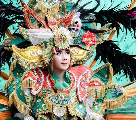 Viral Appearance of Snake Monster Costume in Tuban Parade, Resembles an Old TV Show