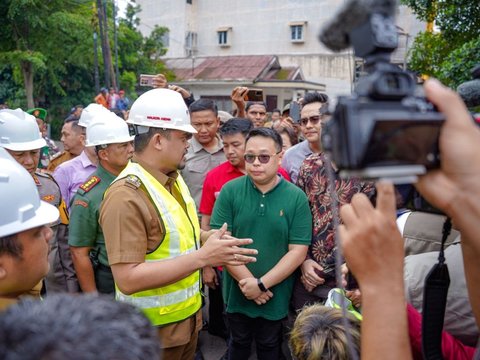 Atasi Banjir di 3 Wilayah, Wali Kota Medan Bobby Nasution Lebarkan Parit Emas Jalan Sampali